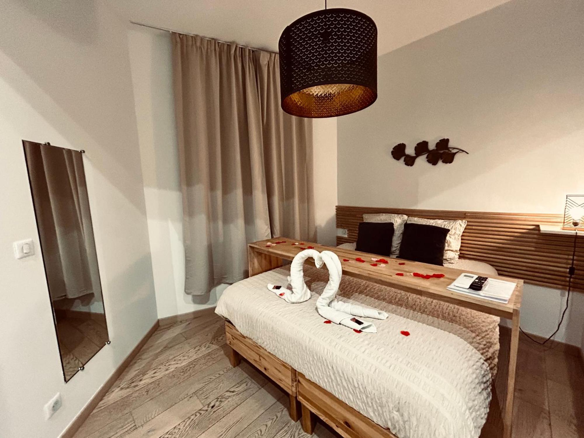 Mieuxqualhotel Jacuzzi Privatif La Parenthese Bordeaux Bagian luar foto