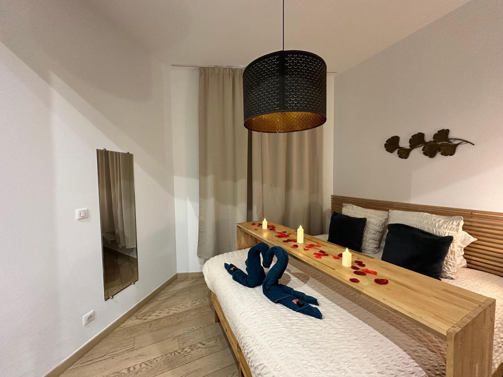 Mieuxqualhotel Jacuzzi Privatif La Parenthese Bordeaux Bagian luar foto