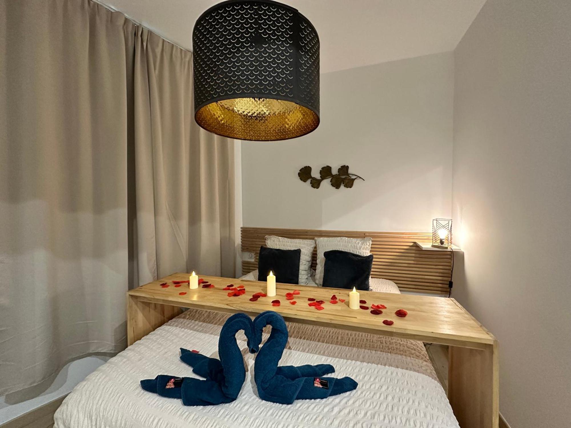 Mieuxqualhotel Jacuzzi Privatif La Parenthese Bordeaux Bagian luar foto