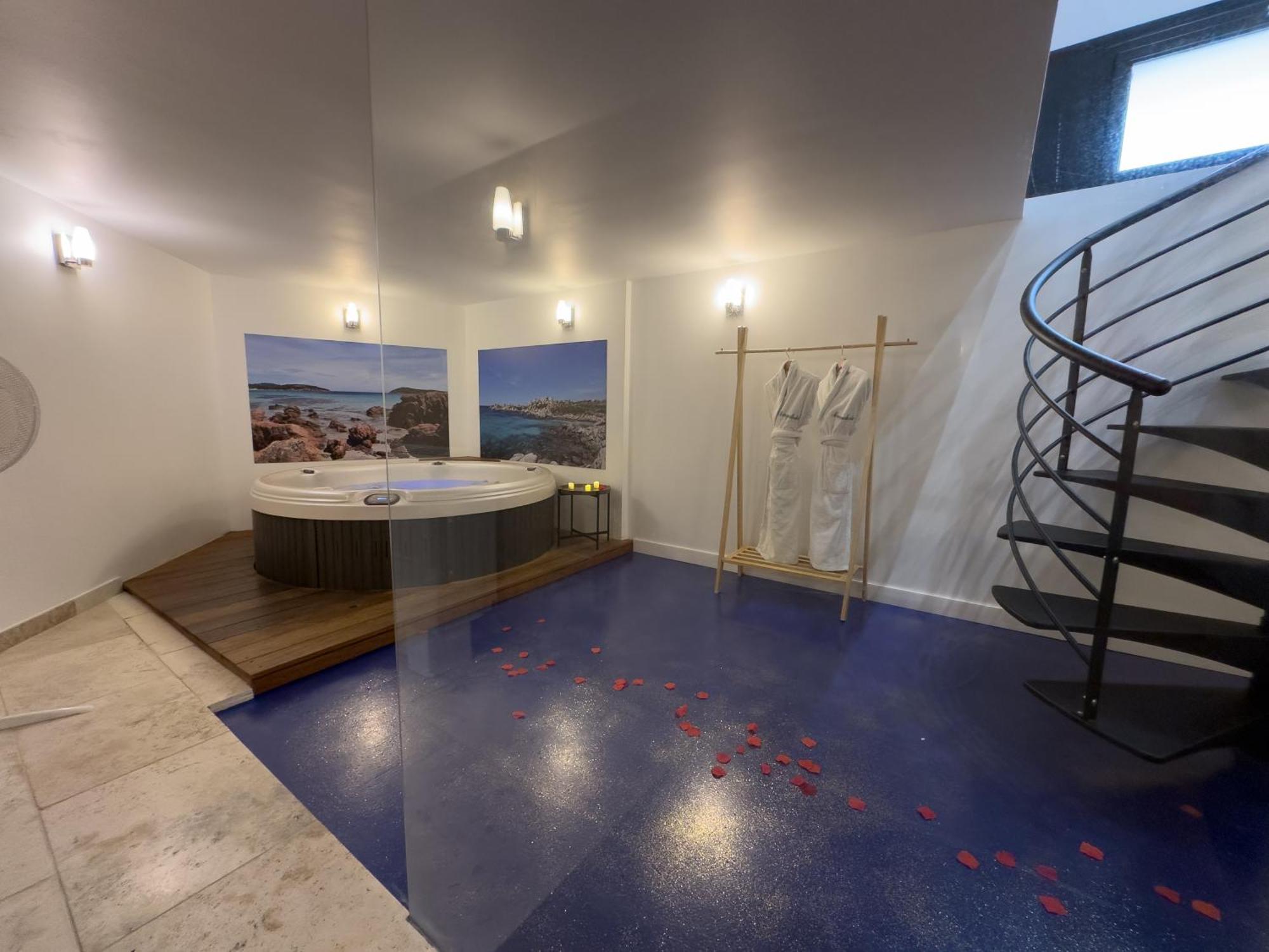 Mieuxqualhotel Jacuzzi Privatif La Parenthese Bordeaux Bagian luar foto